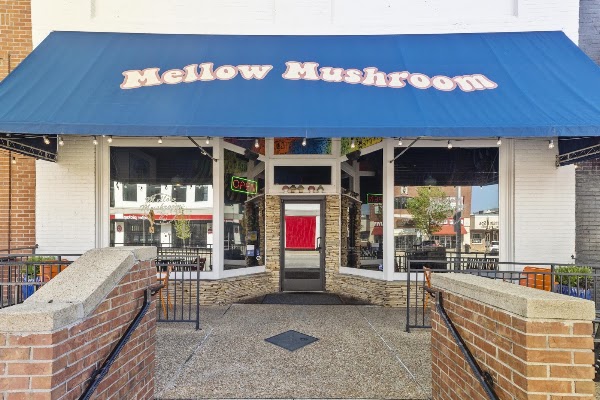 Mellow Mushroom Auburn interior
